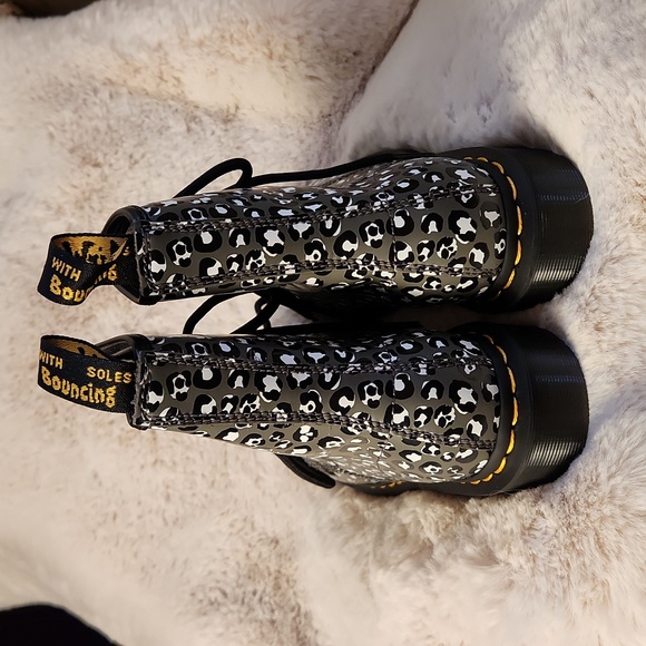 NWOB Dr. Martens Grey w/ Black and White Animal Print Boots-Size 6 - Picture 3 of 5